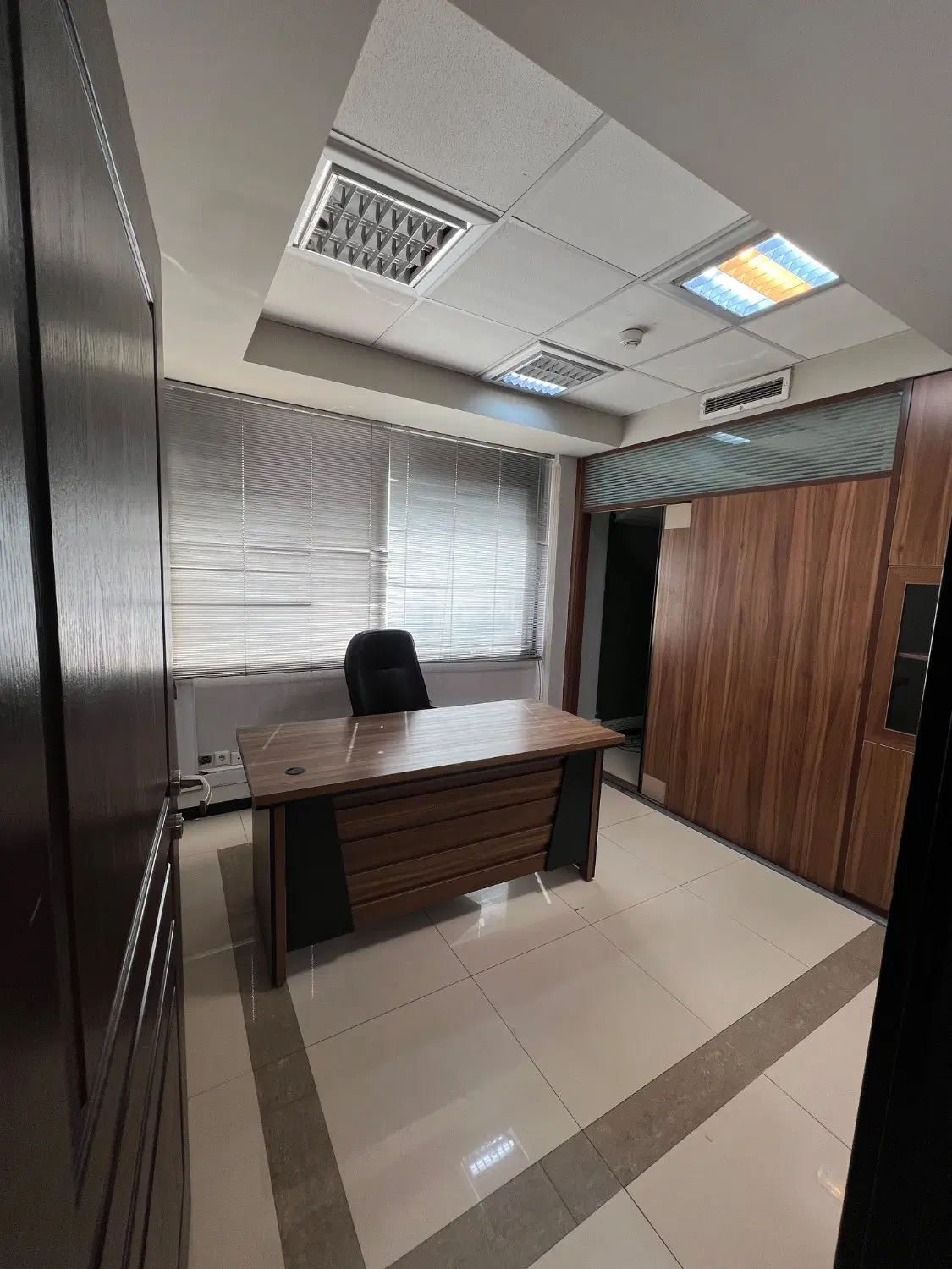 اجاره واحد اداری ۷۶ متری در ونک آرارات پارکینگ‌دار