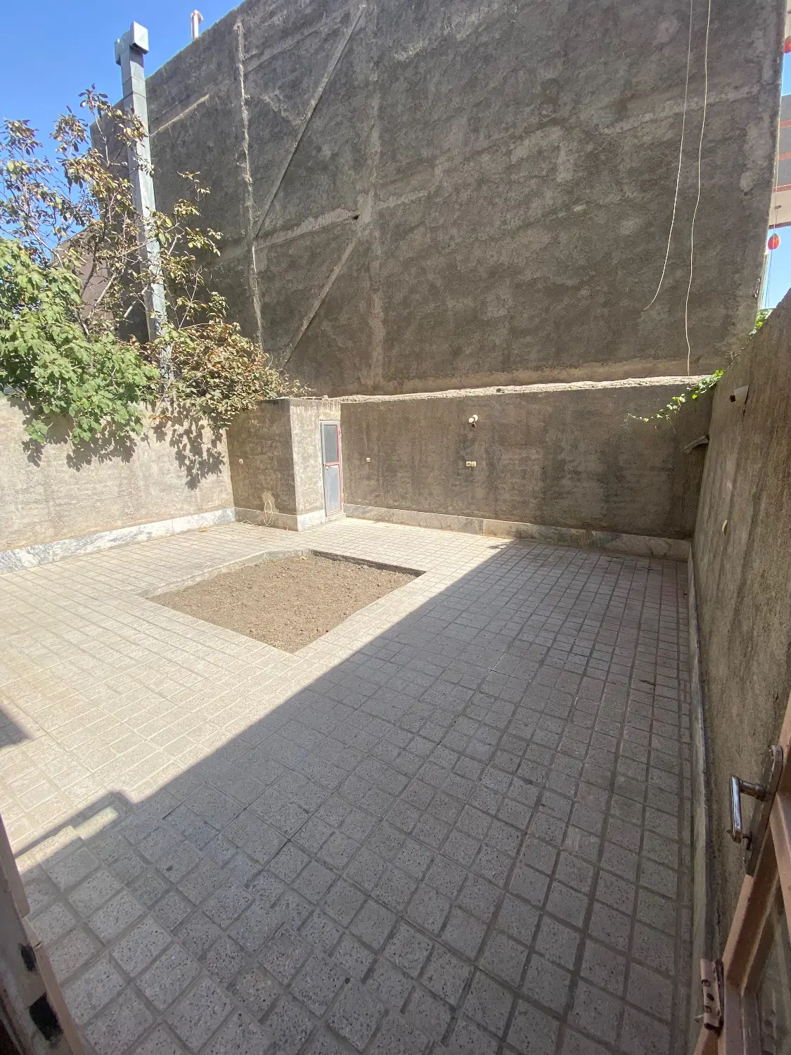 ۸۵متر لادن۴ مناسب مسکونی و دفترکار