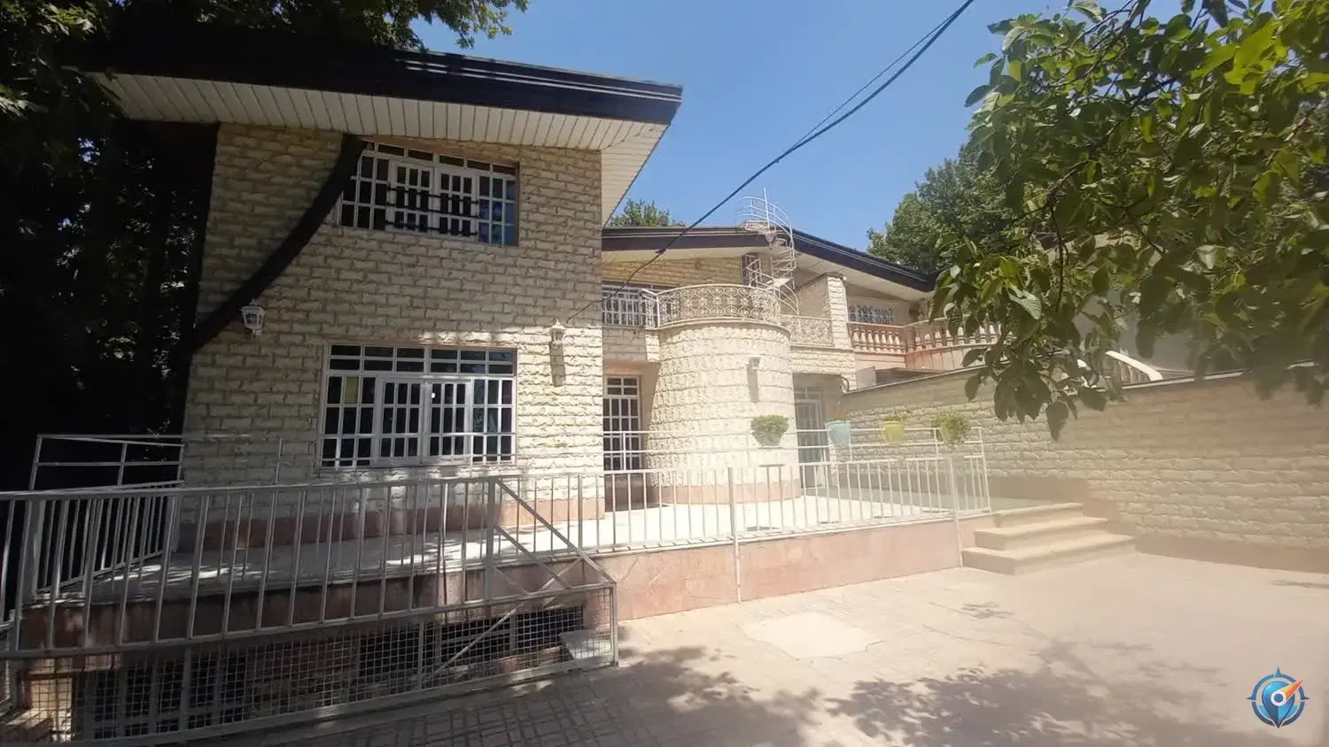 ۱۰۰۰ متر  ویلایی خیابان ۱۰۵