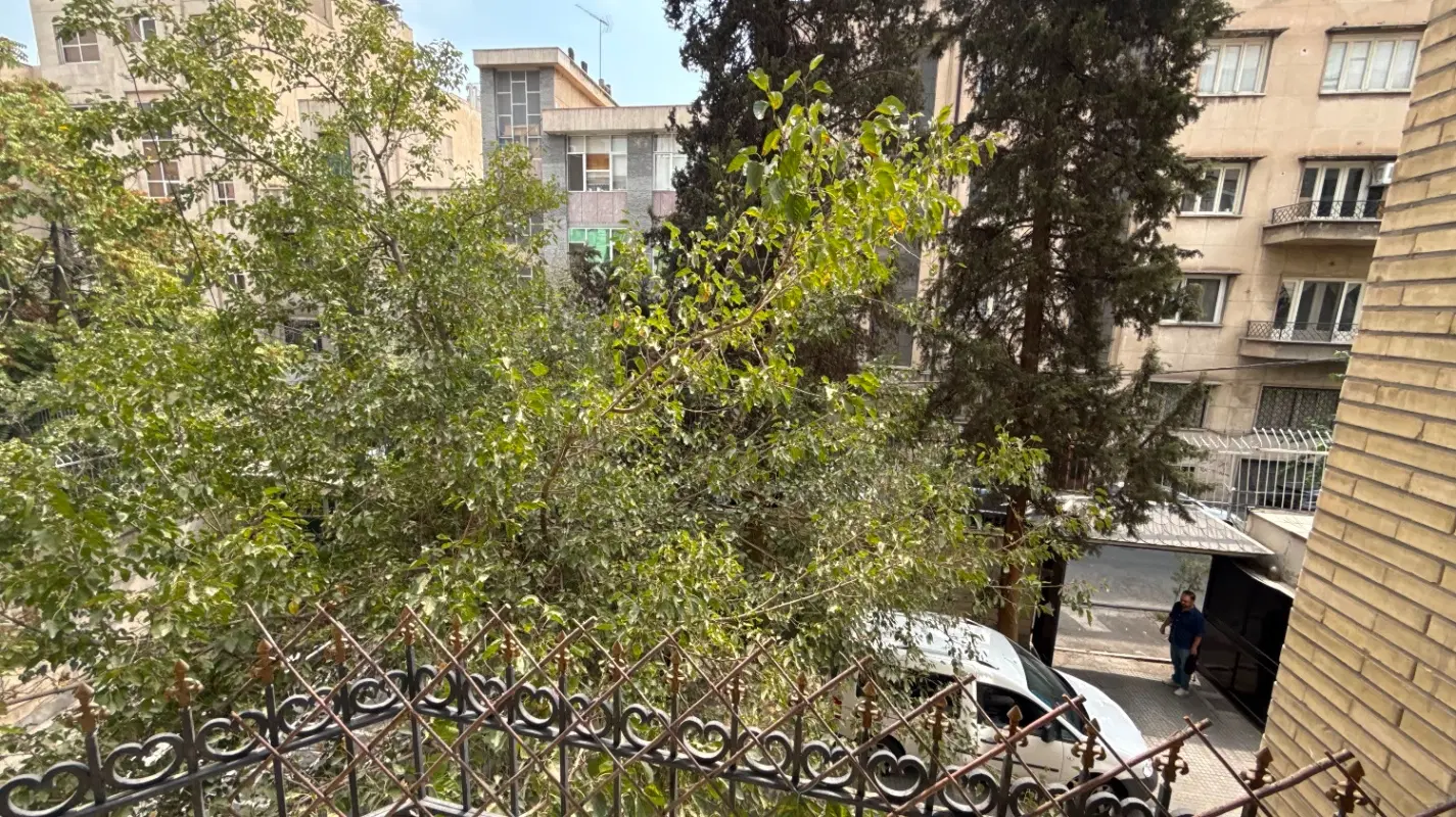 آپارتمان ایرانشهر با بالکن نزدیک سنایی