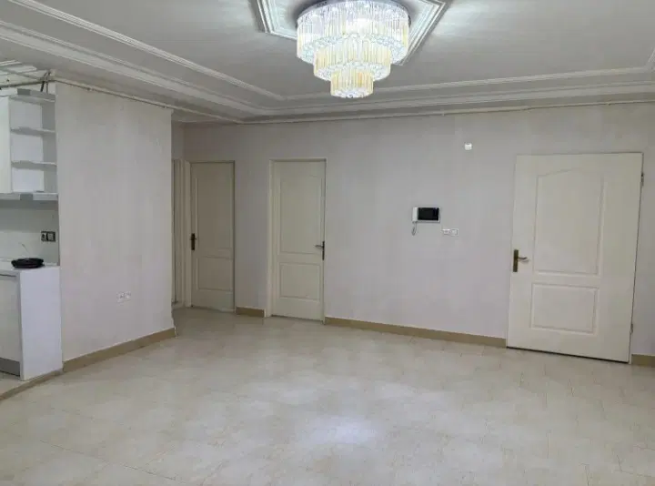 فروش آپارتمان ۹۳ متری در لاکانی _خوش‌نقشه