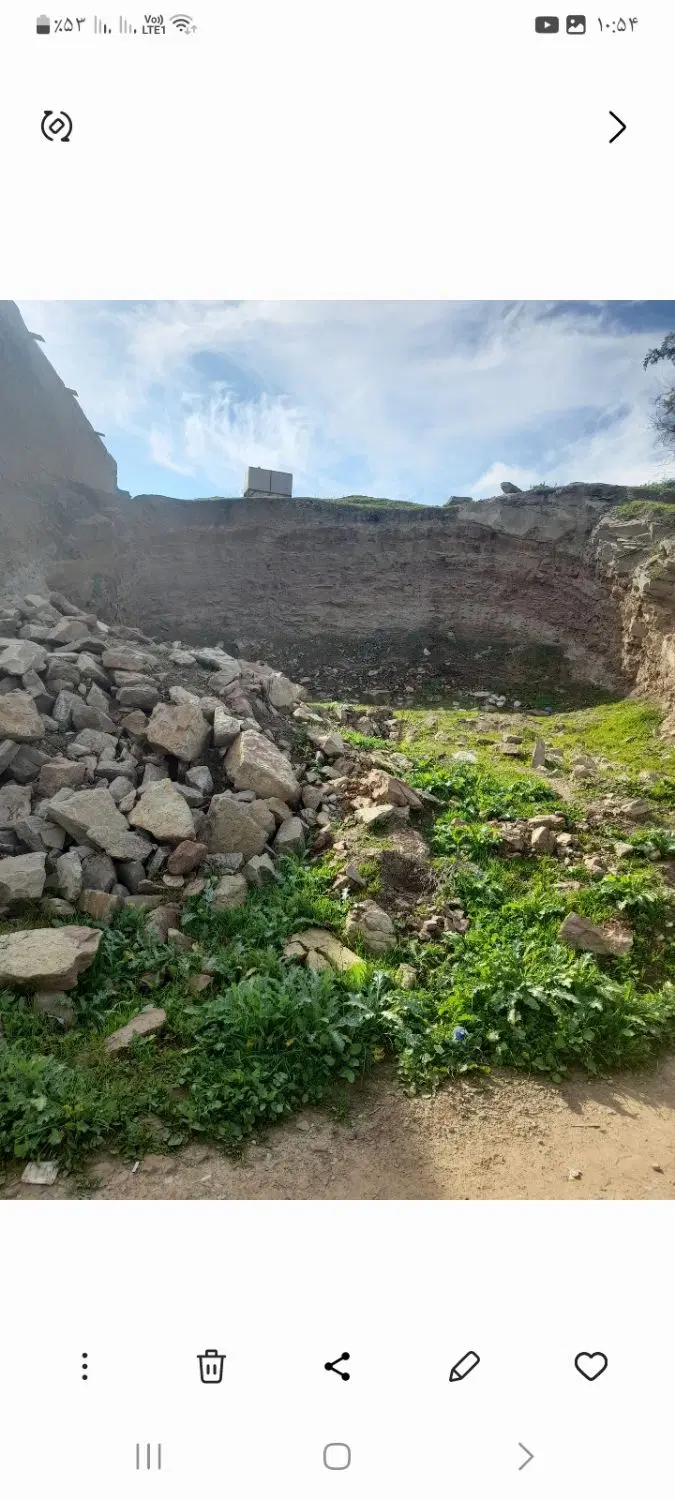 زمین دویست متر