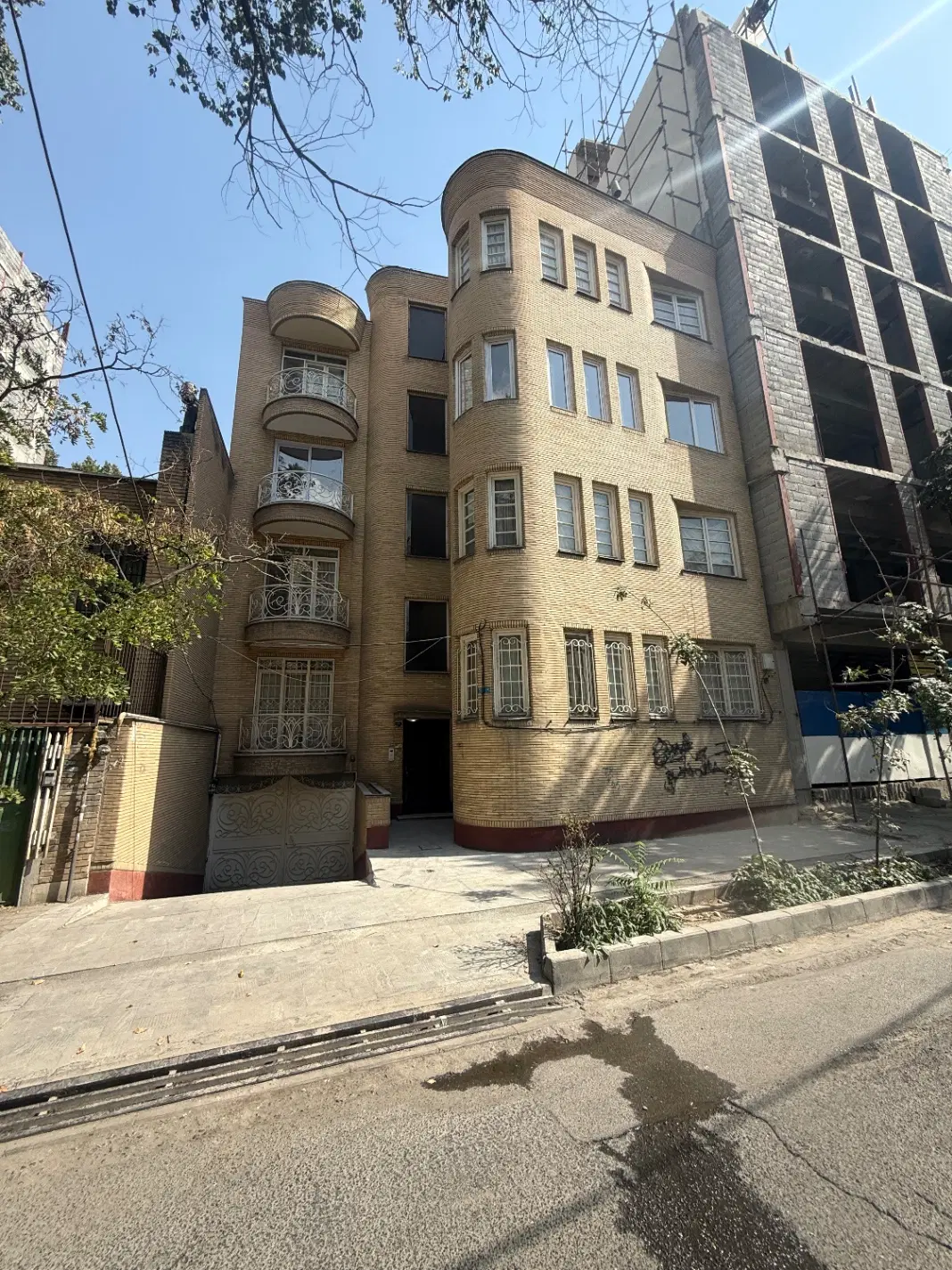 ۲۰۰متر _ سلیمانی غربی _ ۴خواب _ بازسازی شده _ مالک