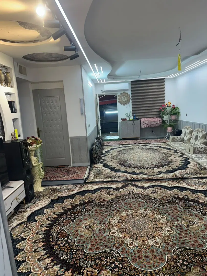 خانه ویلایی دلباز 200 متر واقعه در شهرک گلها