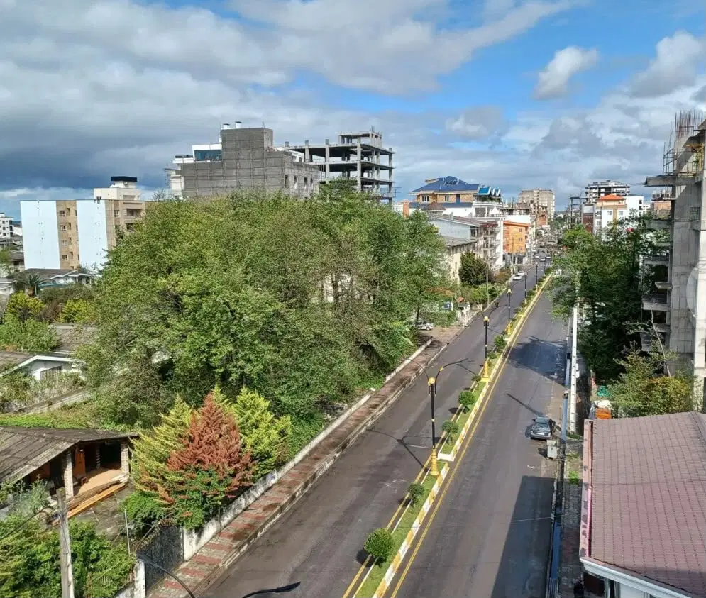 زمین فروشی برکمربندی متل قو