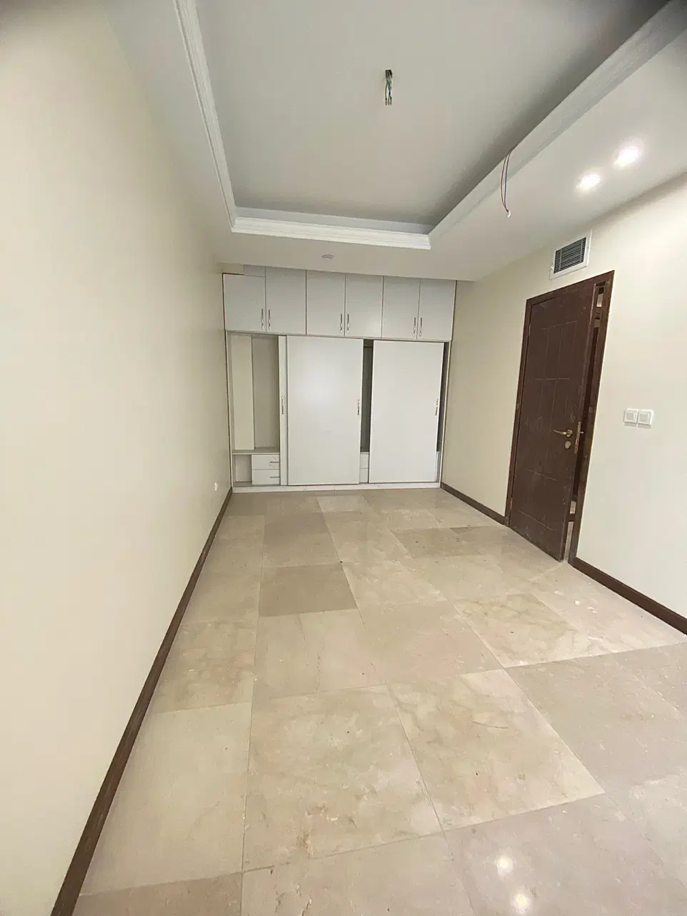 ۱۱۸متری دوخواب فول امکانات میدان برند