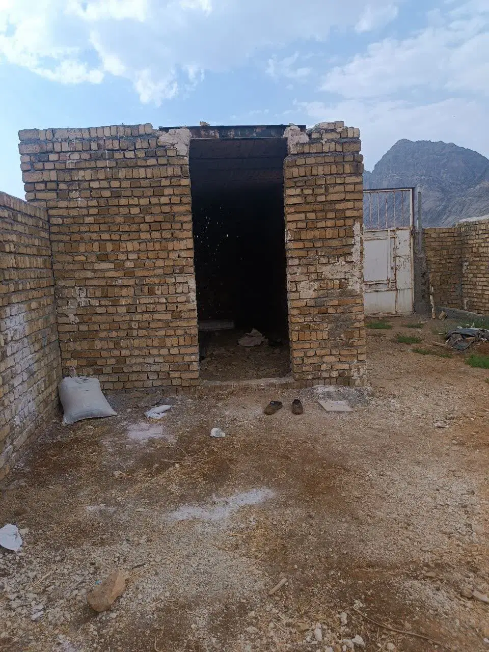 دامداری 400 متری قله سنگی