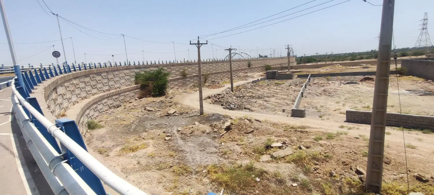 زمین سمت را اهن حدود ۶۰۰
