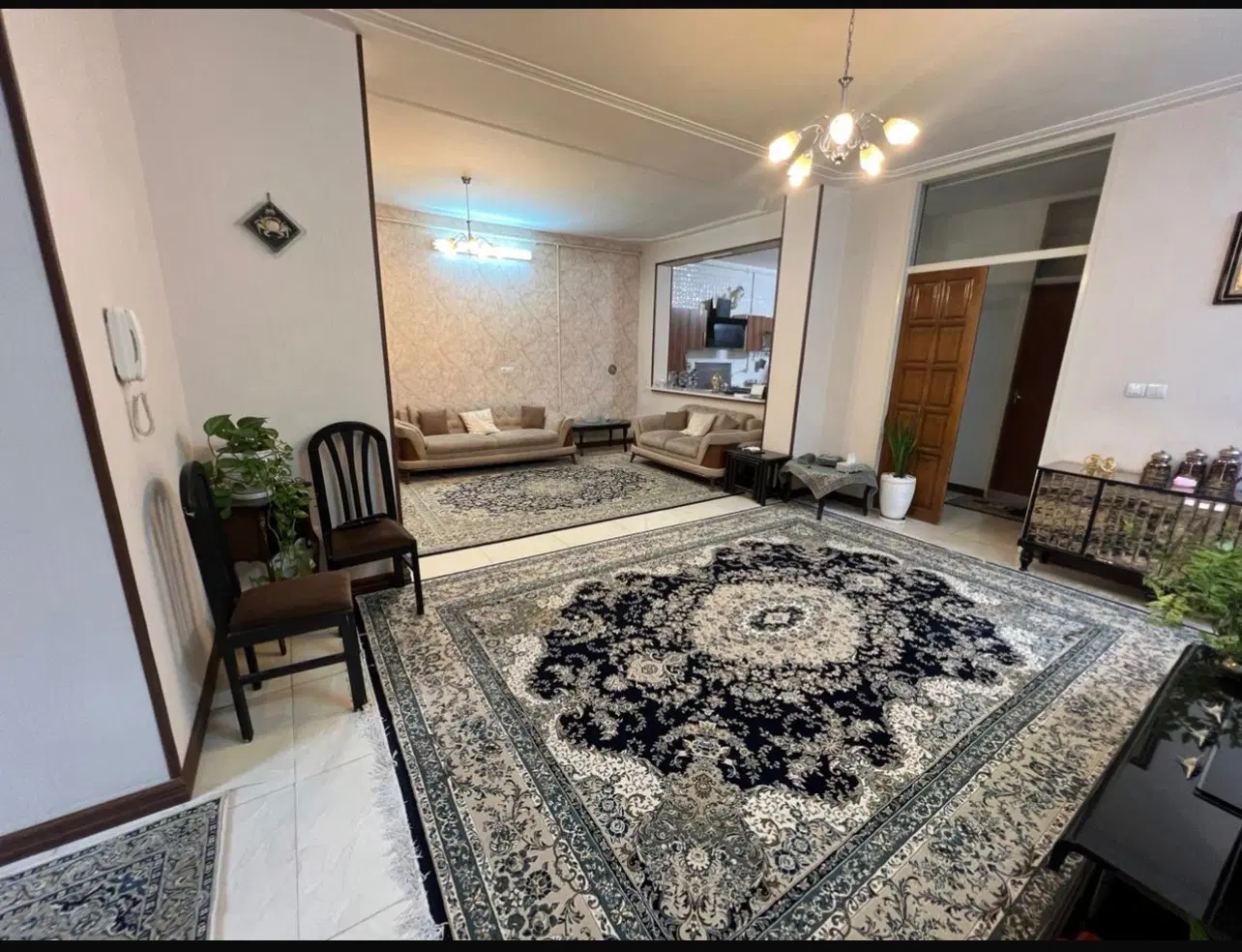 فروش سه خواب حیاط دار ۳۰۰ متری