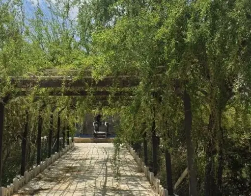 رستوران سنتی ۷۵۰۰ متری