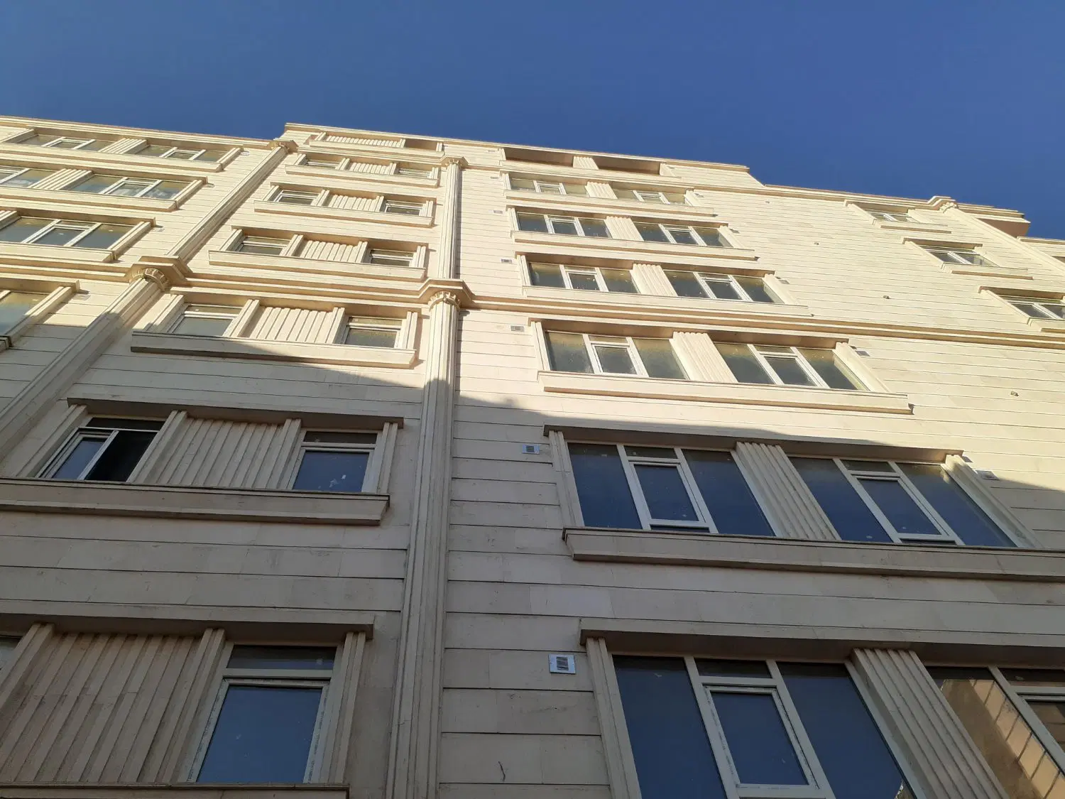 فروش ۱۴۰ متر آپارتمان نوساز خادم آباد