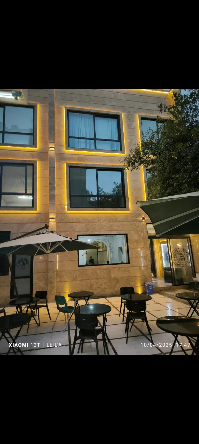 مستغلات موقعیت اداری۹۰۰مترخیابان ولیعصرمیدان ولیعص