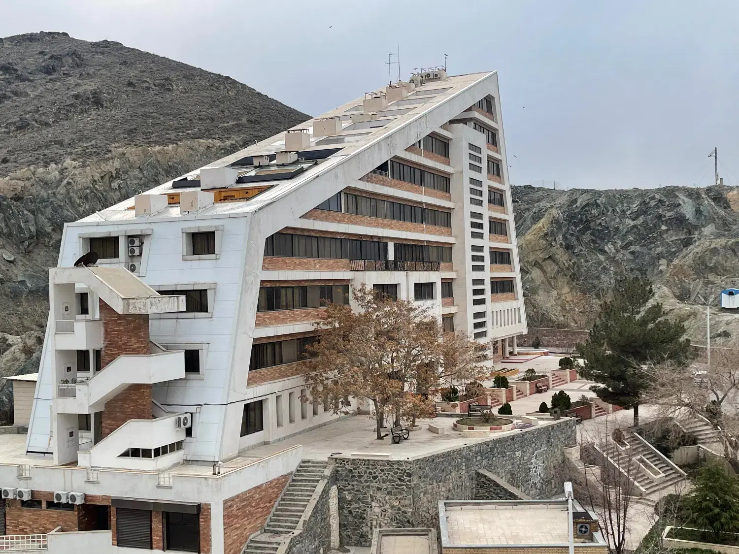 ۹۵ متر آبادگران