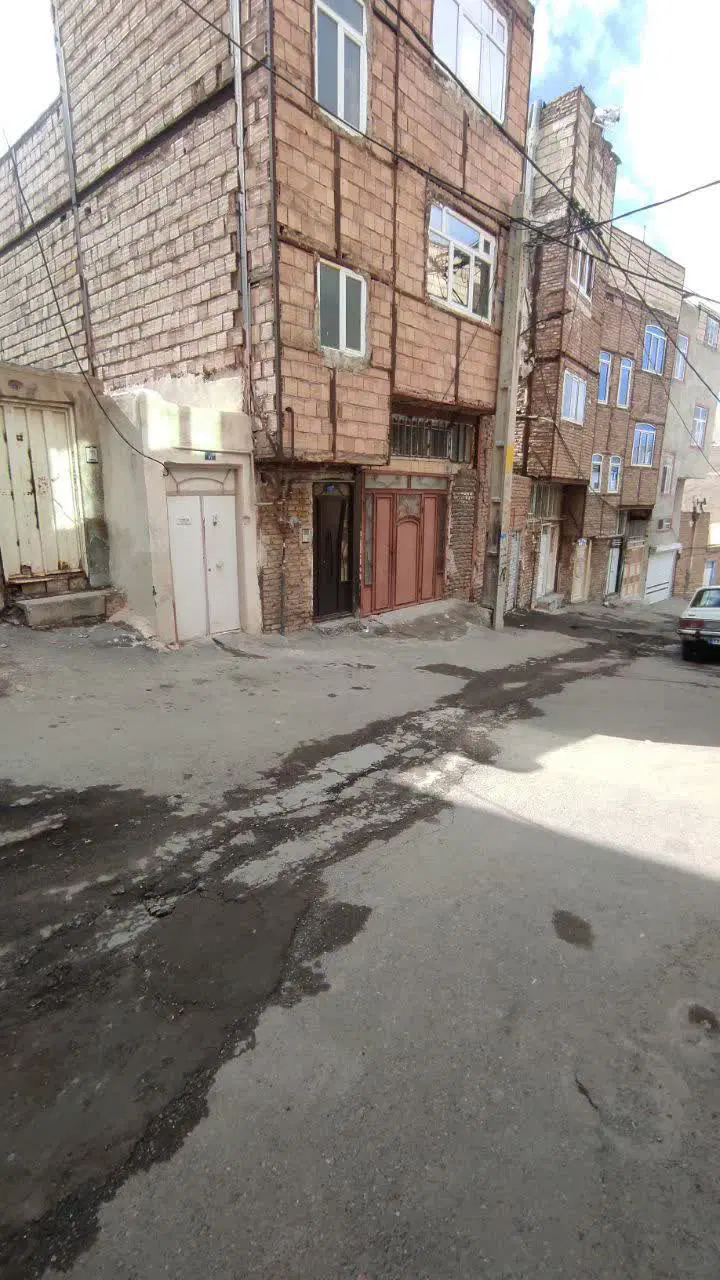 حیاط دربست در خلیل آباد