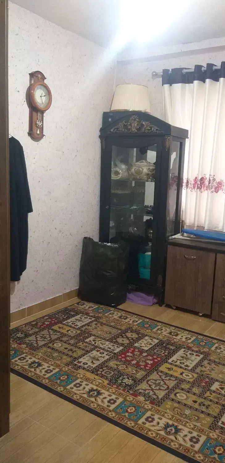 فروش مسکونی بیش ۱۲۰ متر. ۳ خوابه و خیلی تمیز و شیک