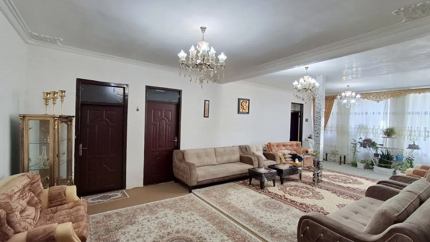 ساختمان یک طبقه به متراژ ۲۴۰ متر
