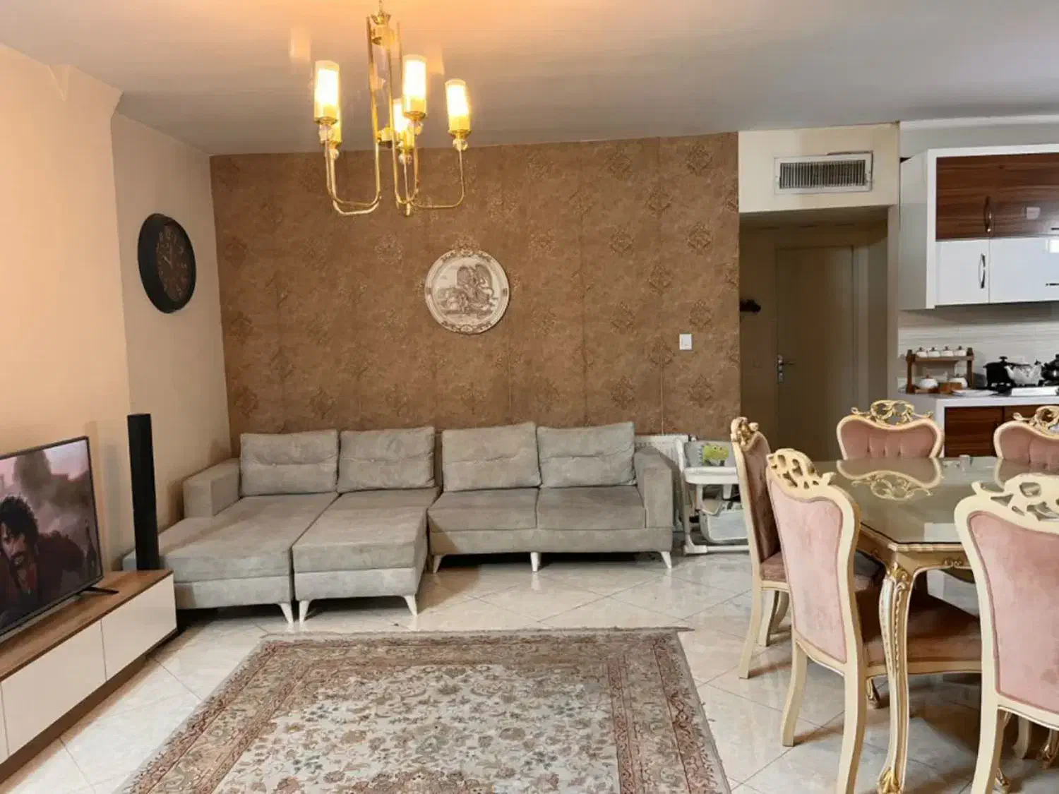 آپارتمان ۱۰۲ متری،شیک و تمیز