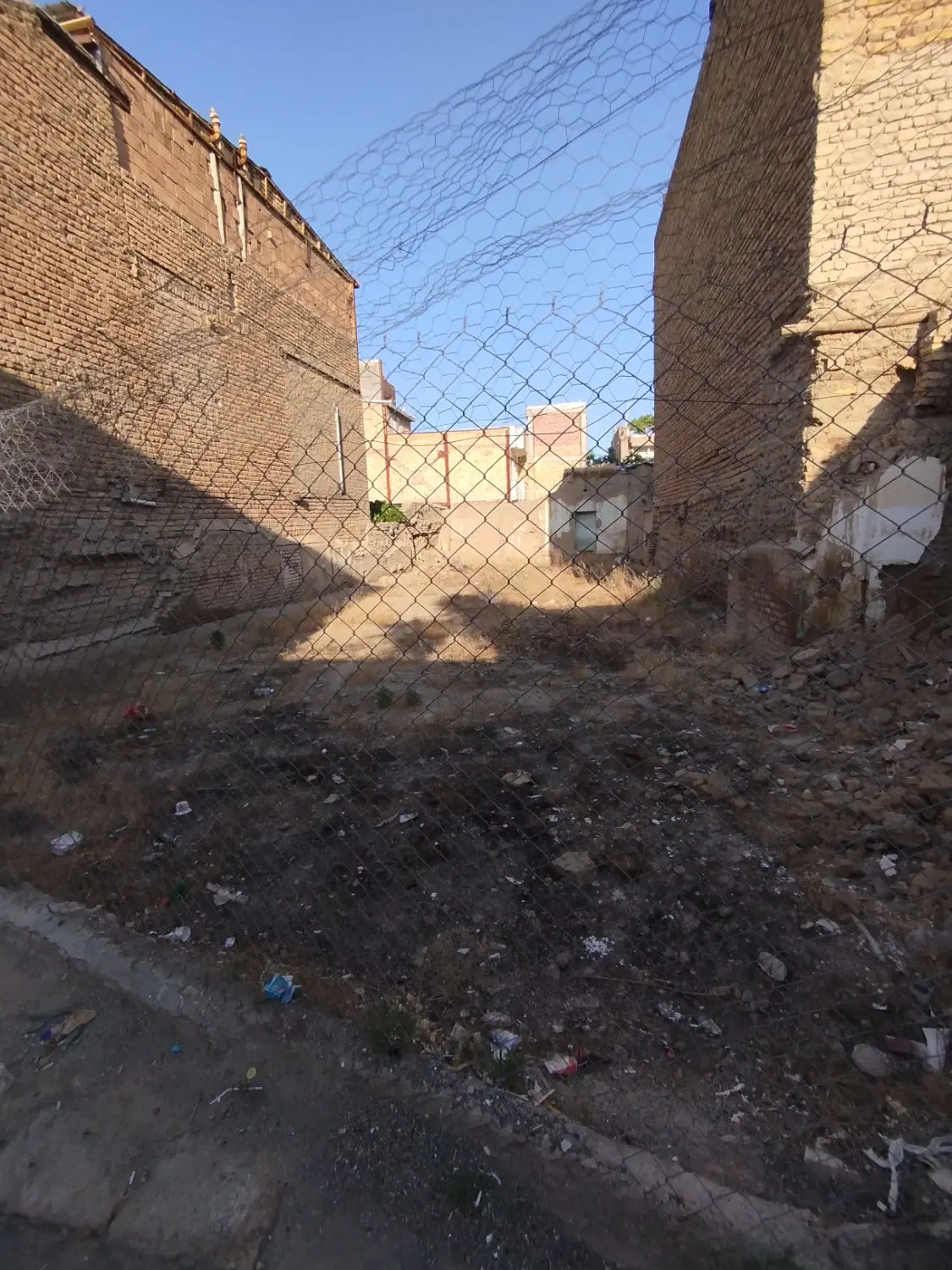 زمین تجاری مسکونی با موقعیت