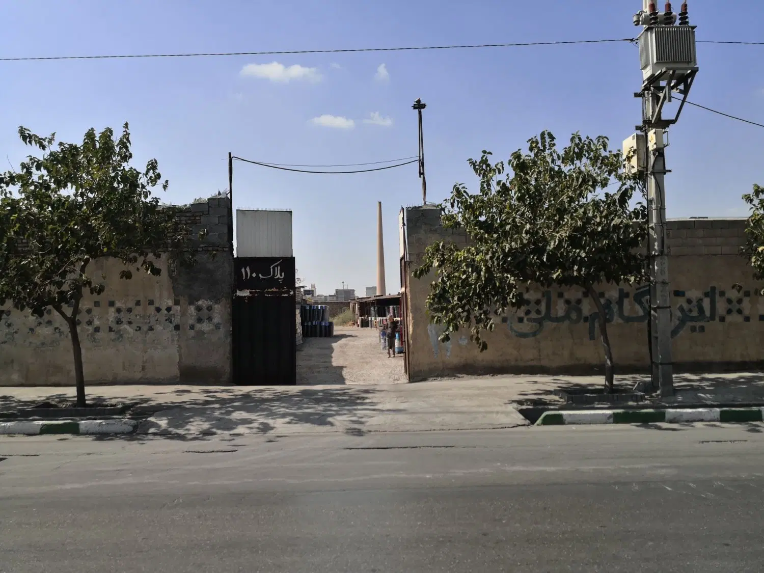 زمین حاشیه صدمتری