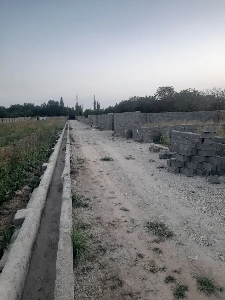 زمین چهار دیواری شهرکی