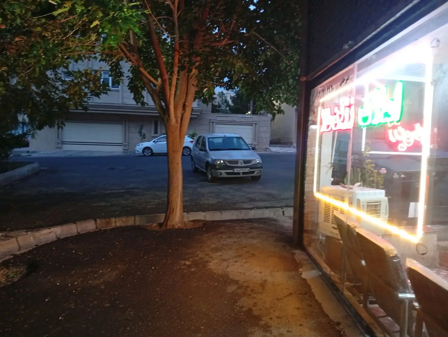 مغازه بیست متری نیاوران ایل گلی
