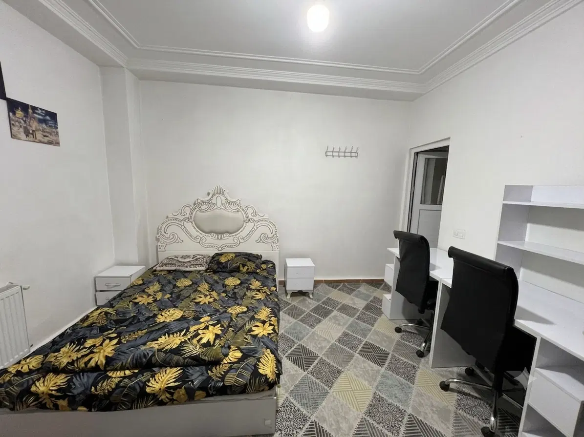 آپارتمان ۹۰ متر ۲ خواب مرکزشهر ، سلیمان خاطر