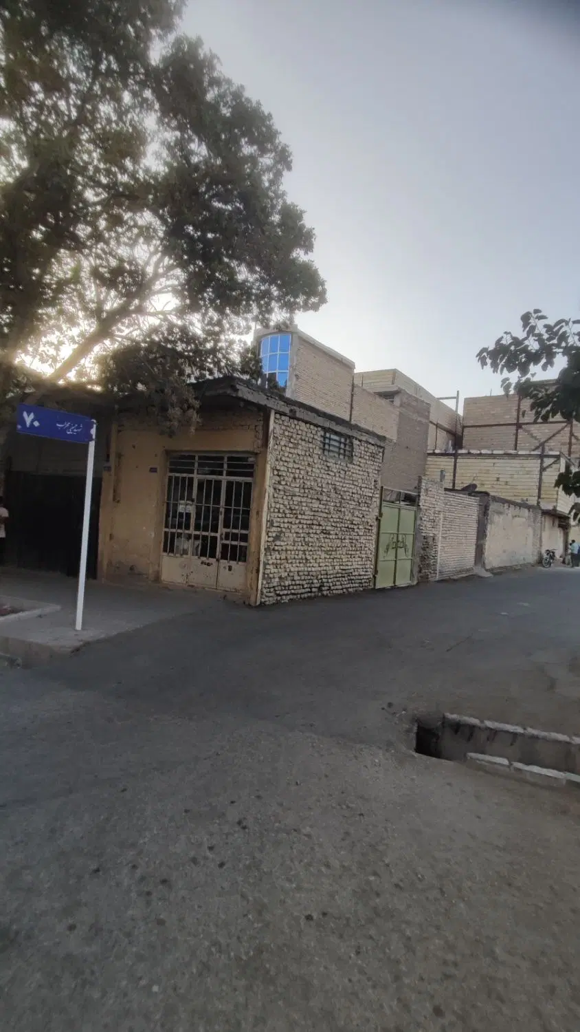 ملک کلنگی موقعیت فوق‌العاده