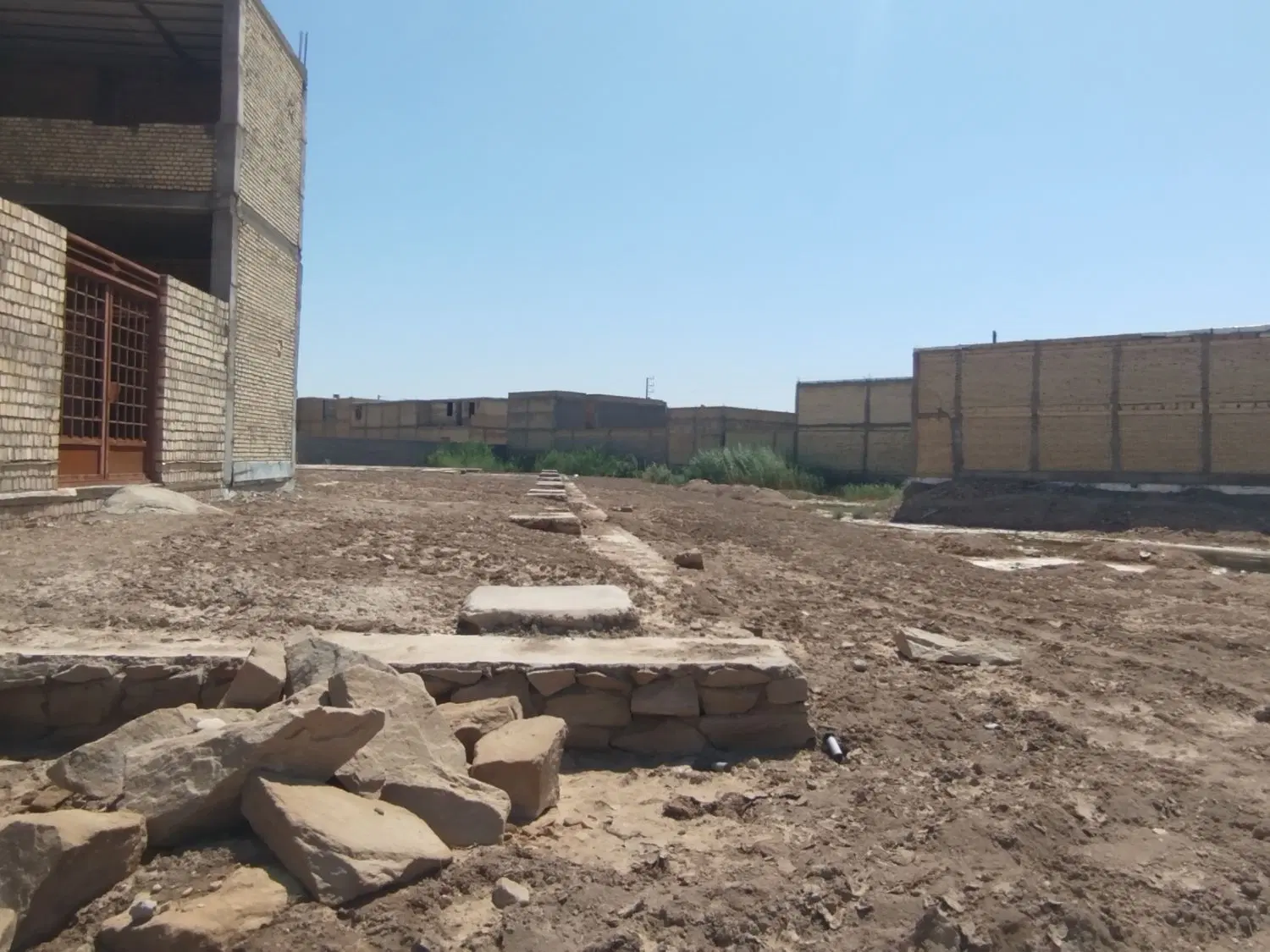 زمین مسکونی و تجاری