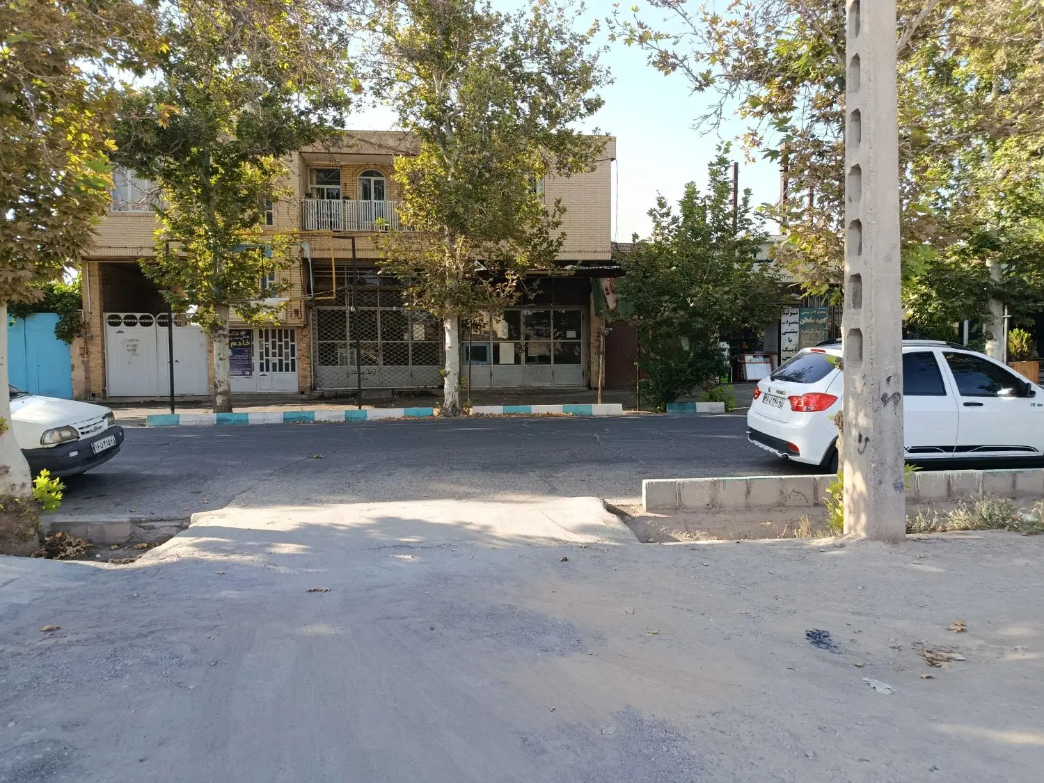 زمین ماهان