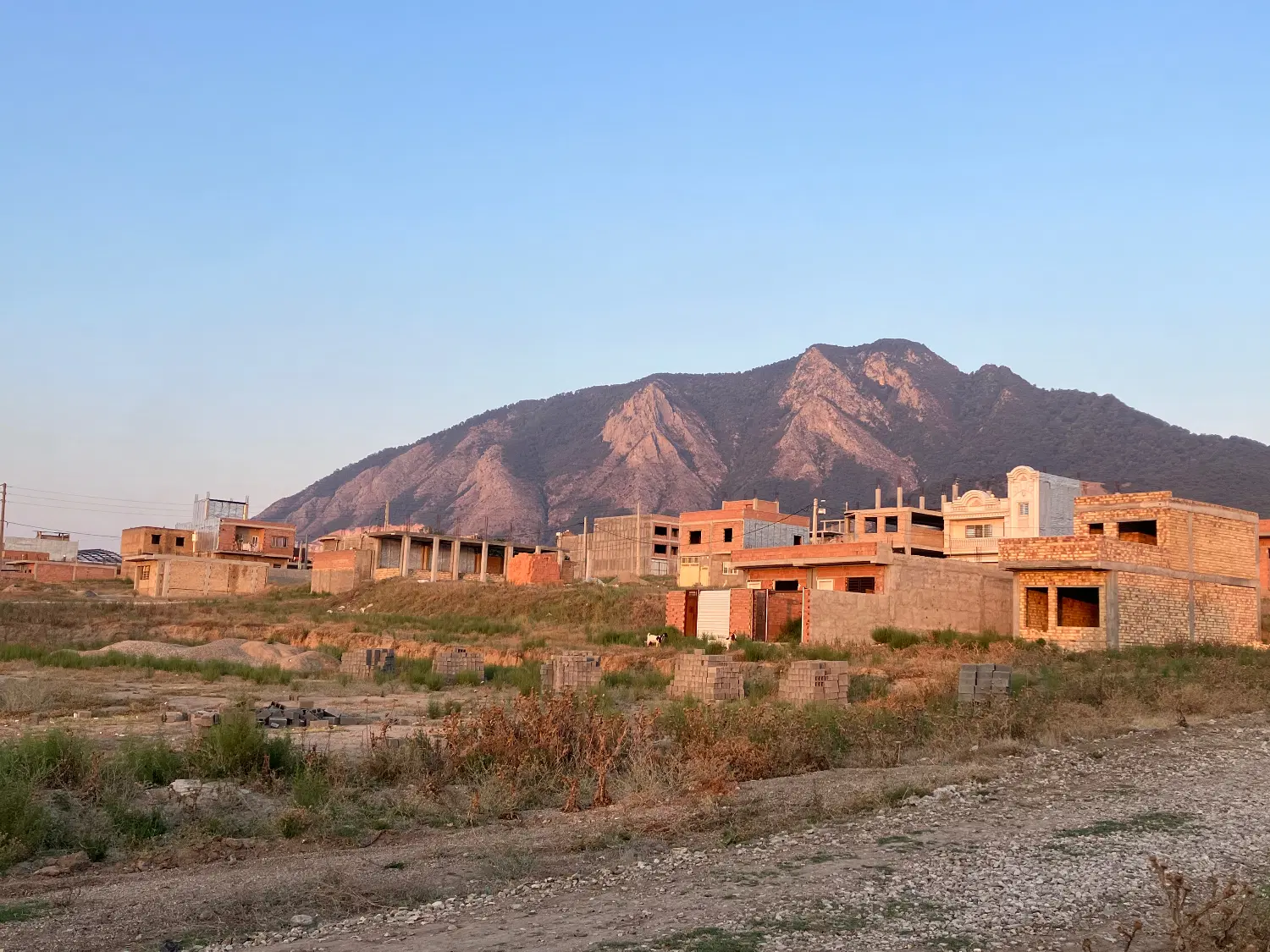 ۱۸۰ متر زمین با کاربری مسکونی