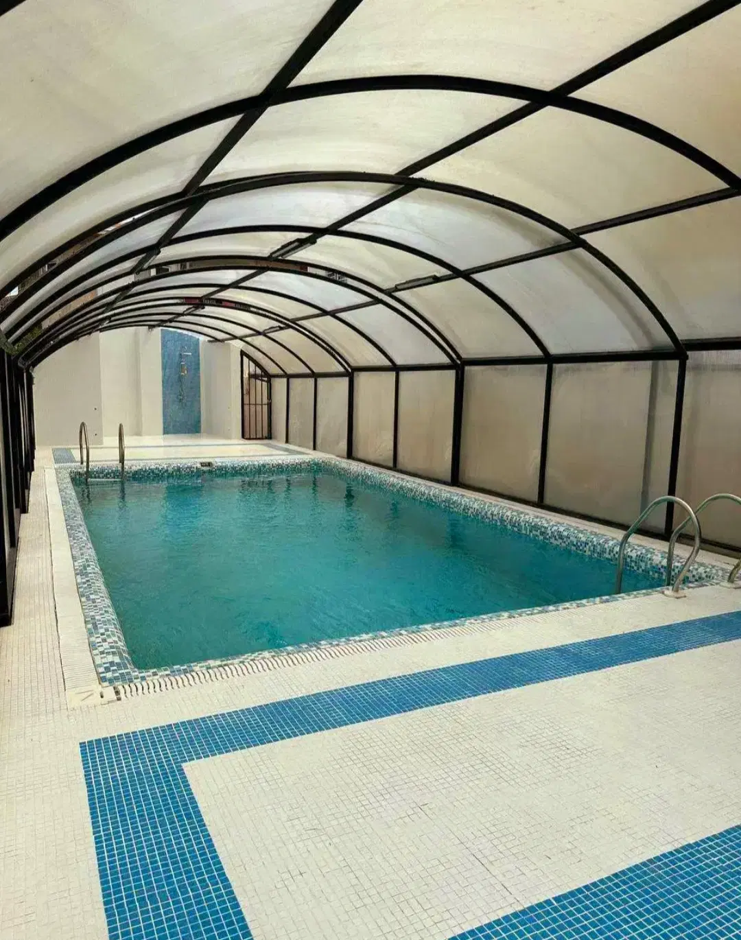 عمارت ۵۰۰ متری *قیمتکل ۱۸۵۰۰_در لوکیشن قوی
