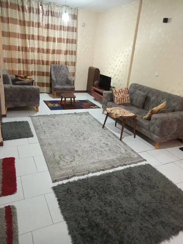 درخواست همخانه خانم