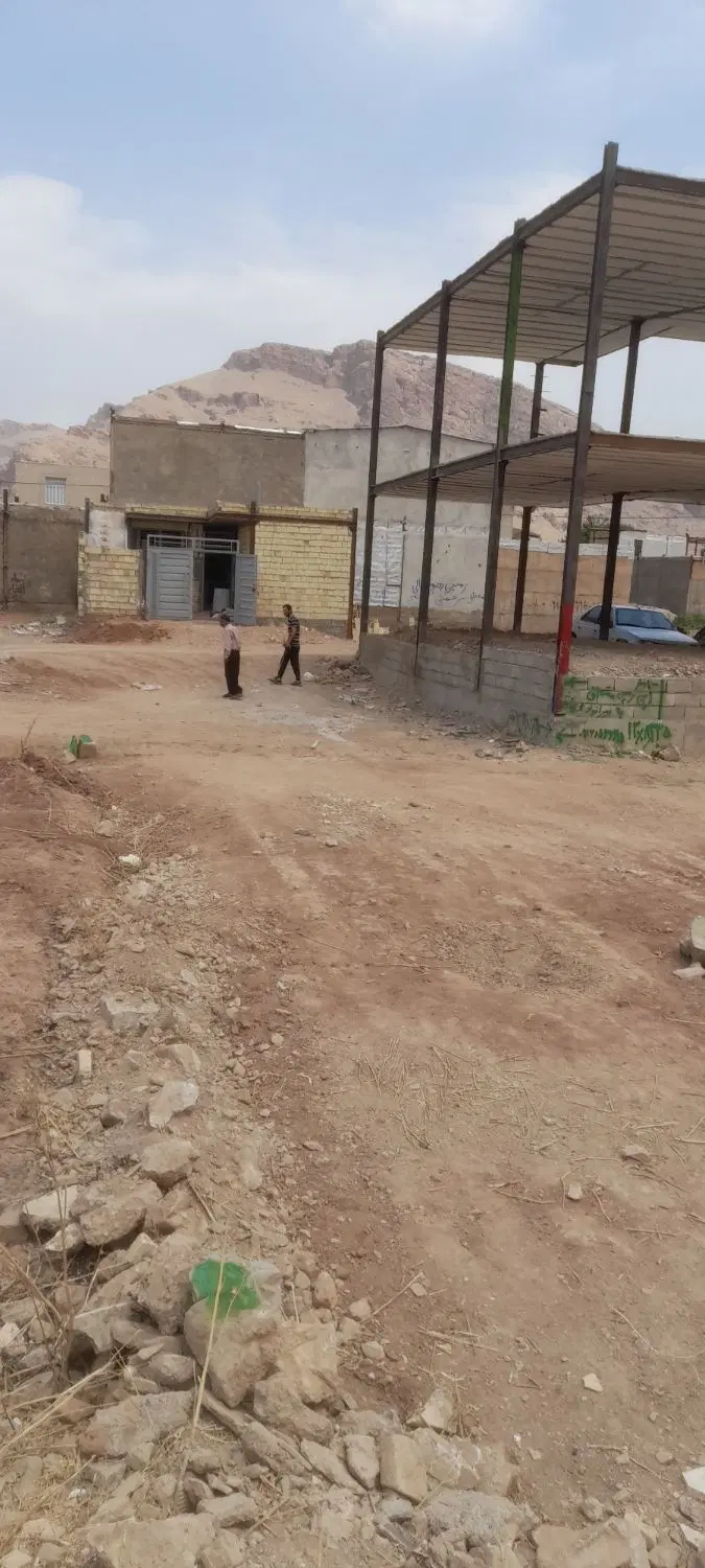 زمین ۱۰۰ متری گلبرگ ۷