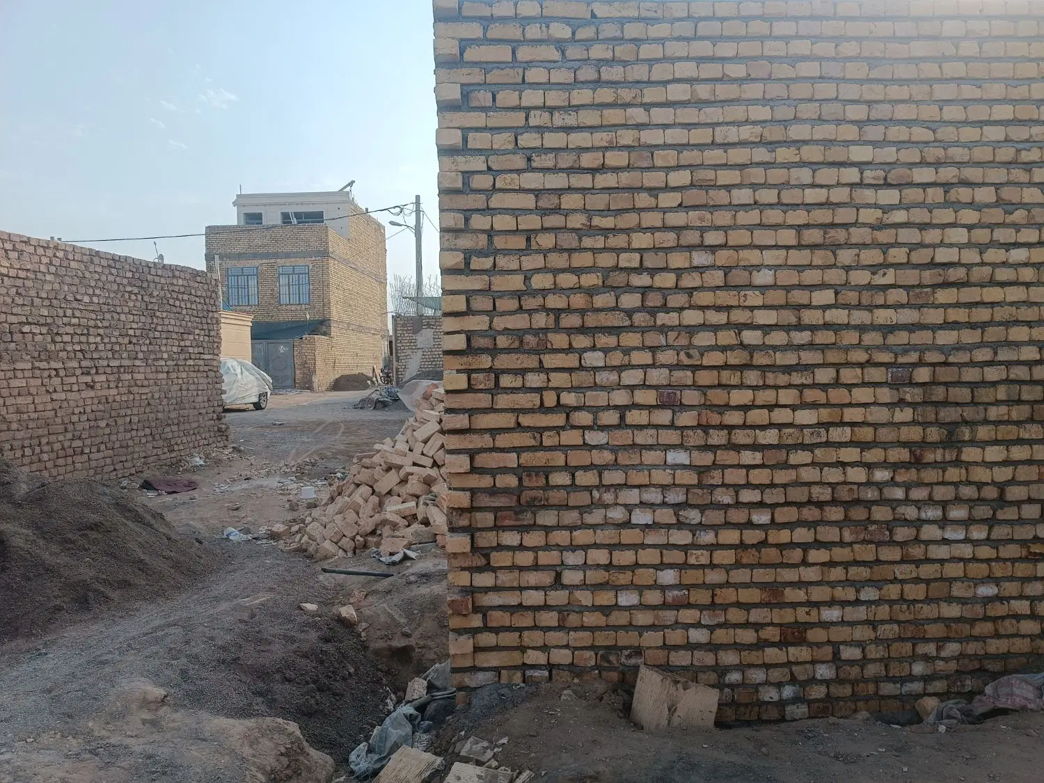 زمین ۱۰۰ متری چهار دیواری