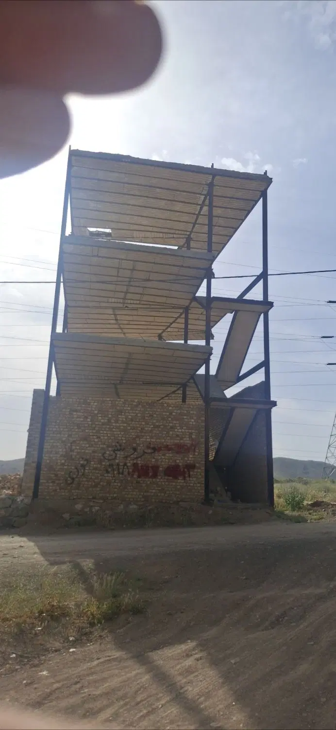 خانه 3طبقه نیمه کاره نایسر