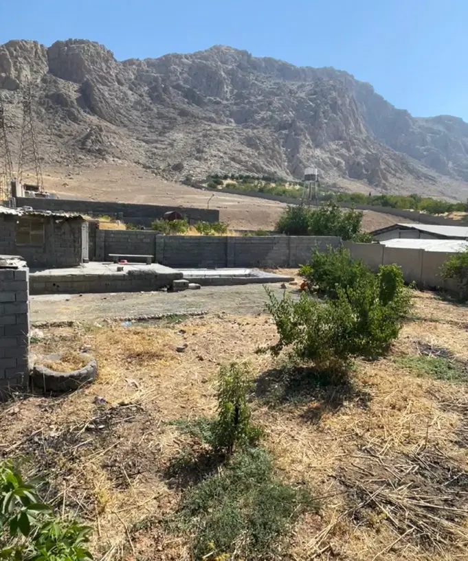 زمین دیوارکشی شده