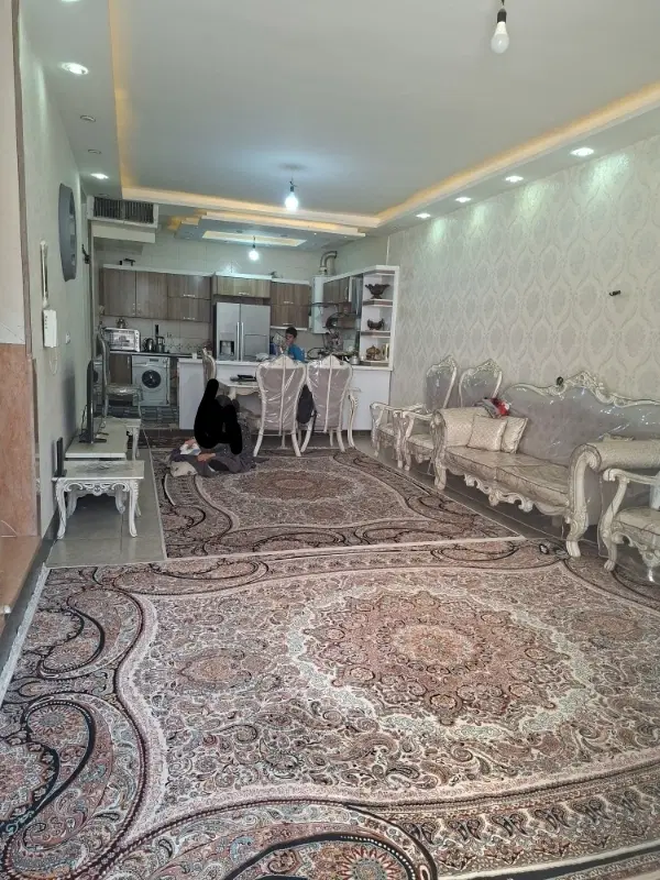 منزل دو طبقه لوکس ولوکیشن عالی روبه روی پارک سلامت
