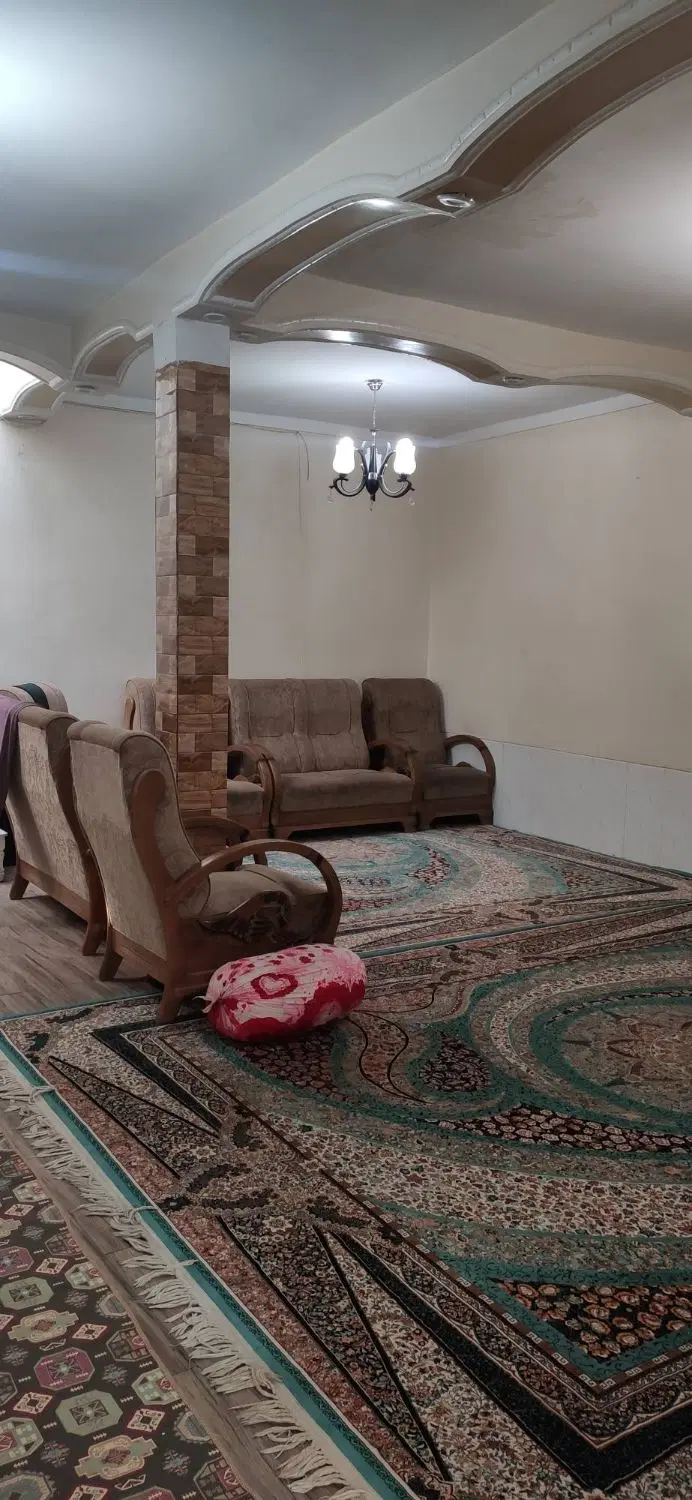 خانه ویلایی،درب از حیاط