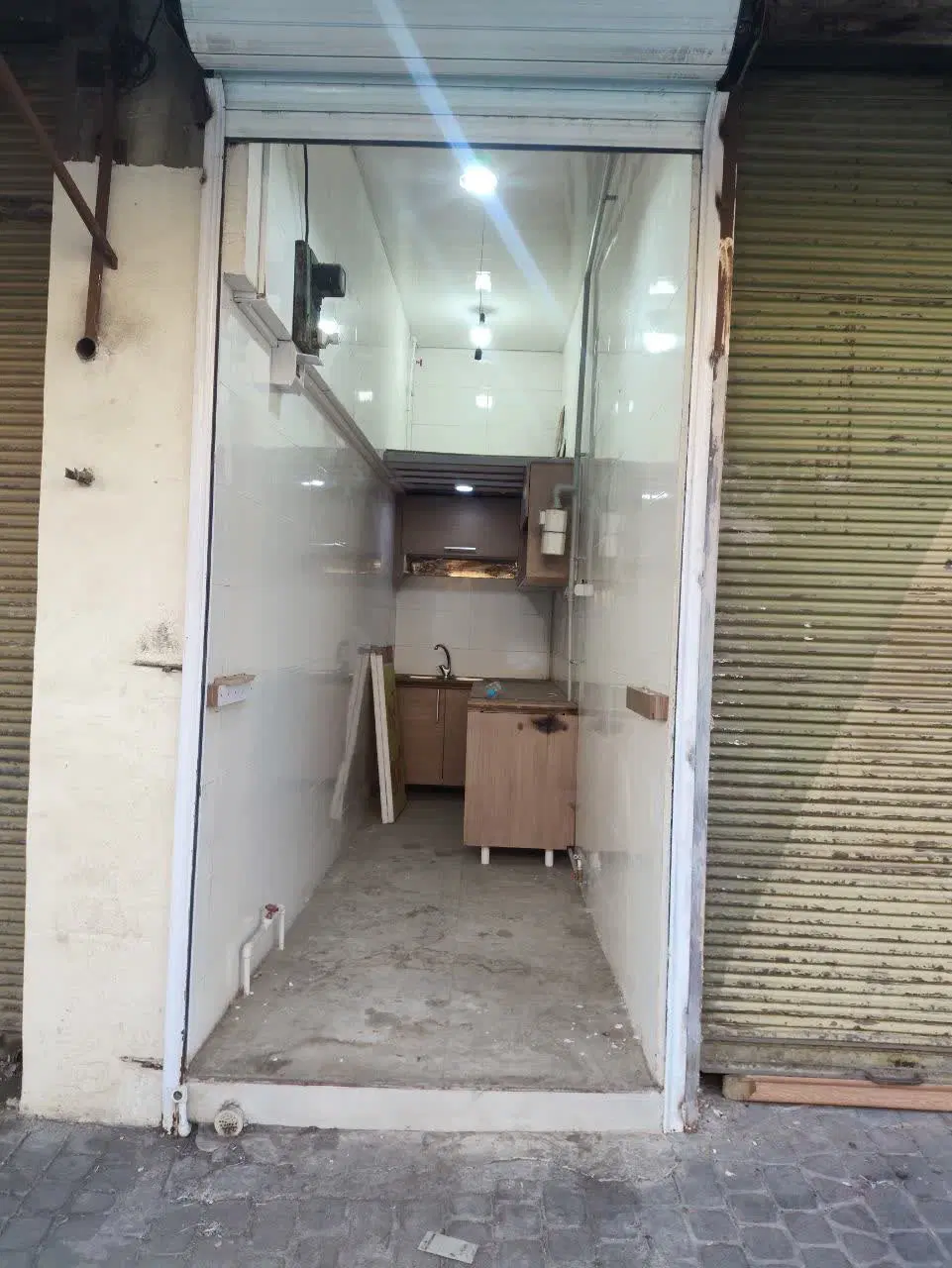مغازه هشت متری در ورودی بازار  پایین