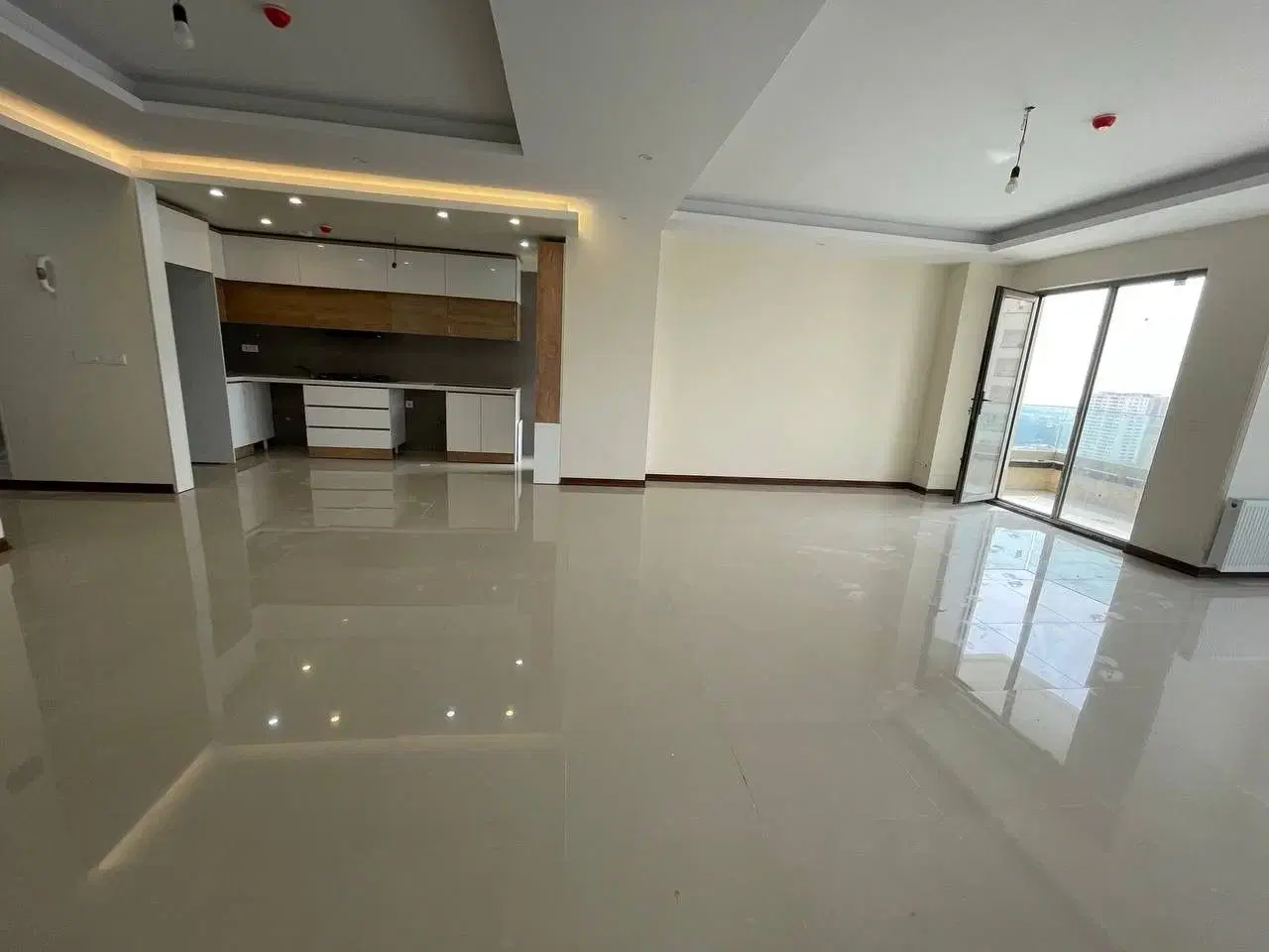 اجاره آپاتمان ۱۳۰ متری در طبقه ۱۹ برج پاسارگاد