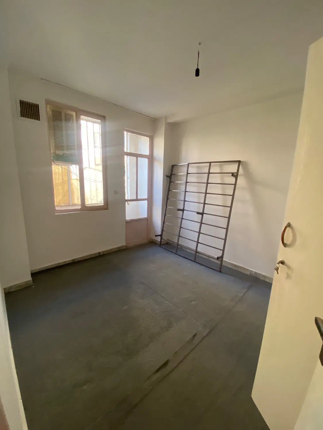 ۶۵متر رو‌به‌نما پارکینگ‌تامین ۲۲‌بهمن‌جنوبی