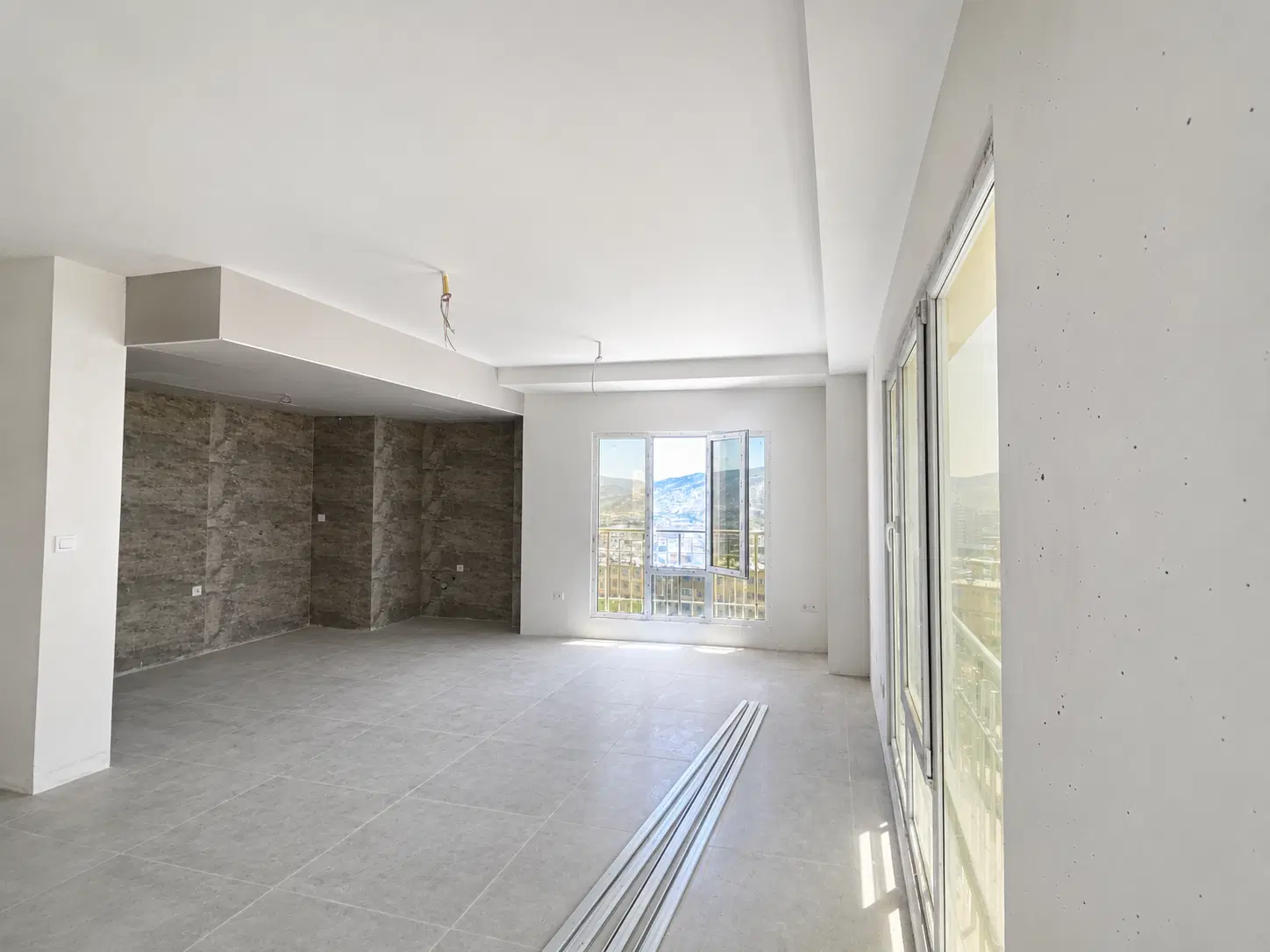 اپارتمان دو خواب لوکس تاپ لوکیشن ویو ابدی