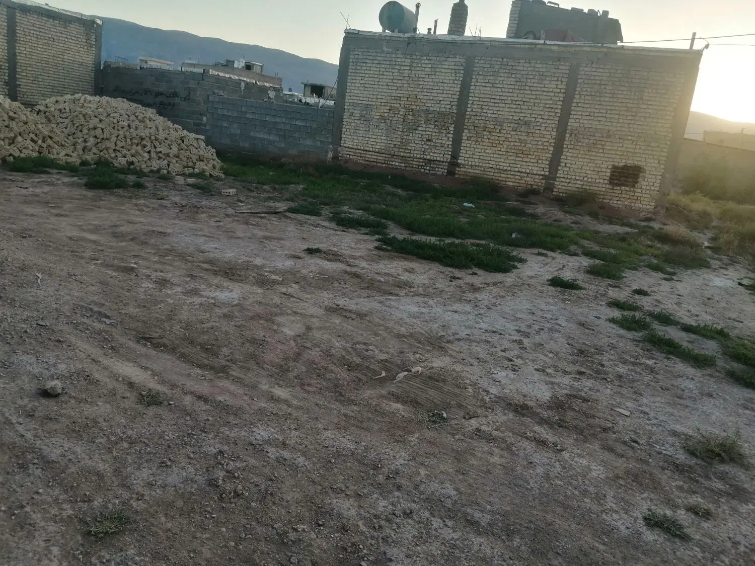 زمین درخاتونک خیابان ولیعصر