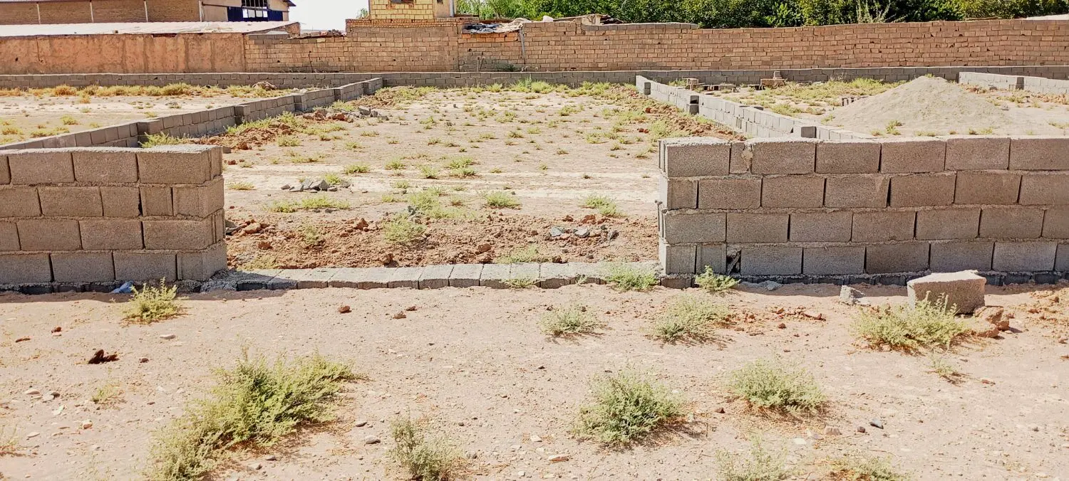زمین چهار دیواری