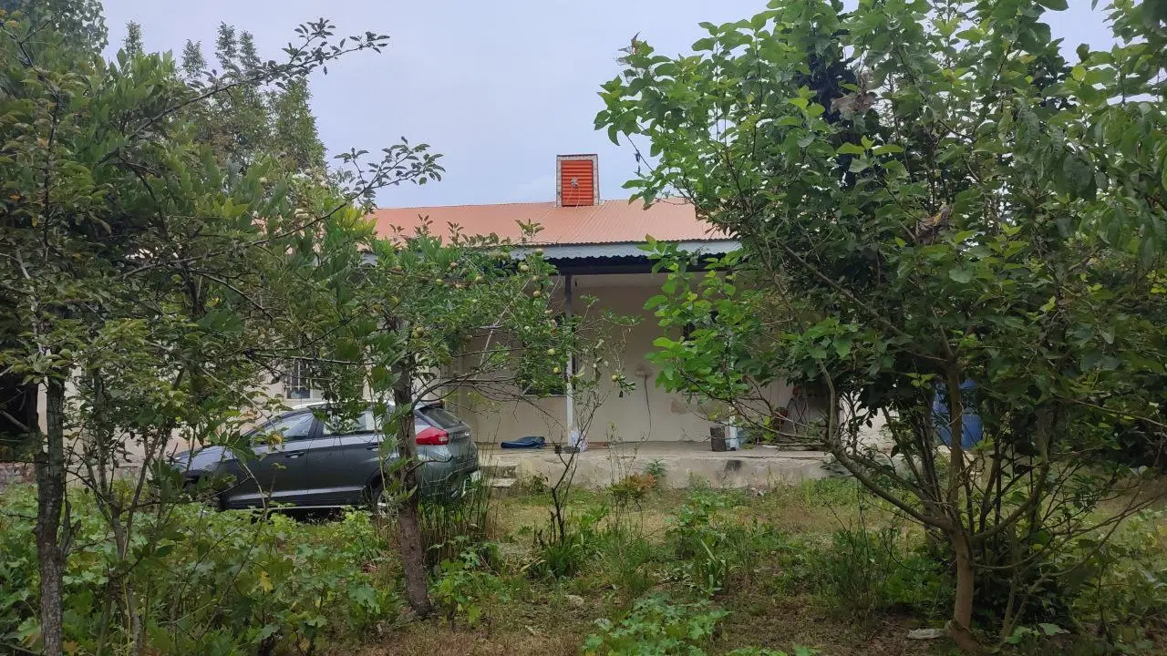 خونه باغ مسکونی باسند شش دانگ عرصه و عیان