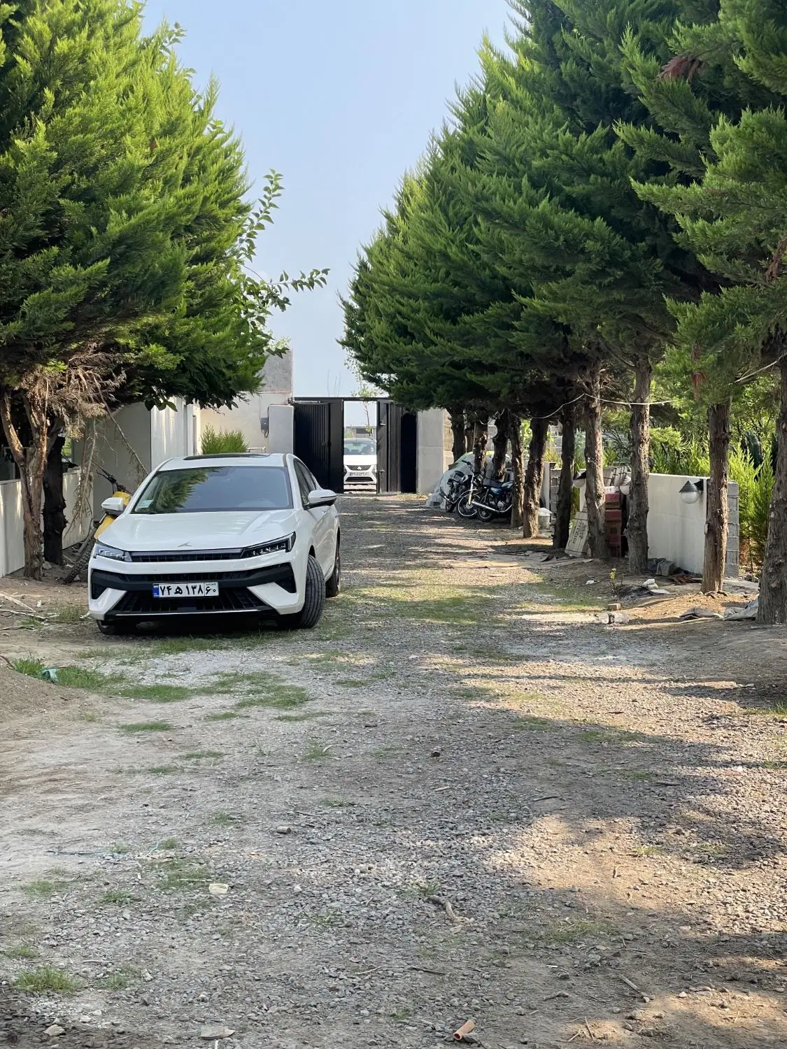 زمین دارم داخل شهرک نزدیک دریا