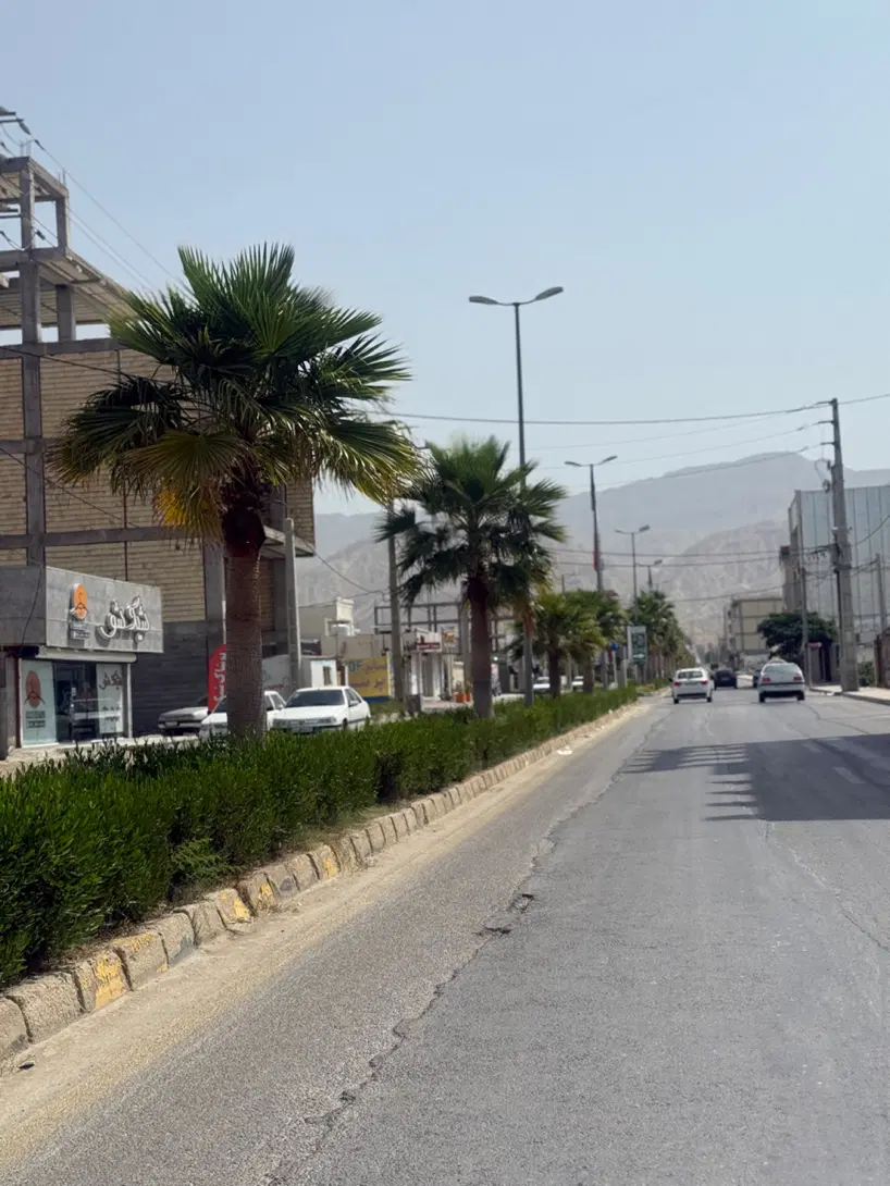 زمین بر پشت اهن الات قاسمی
