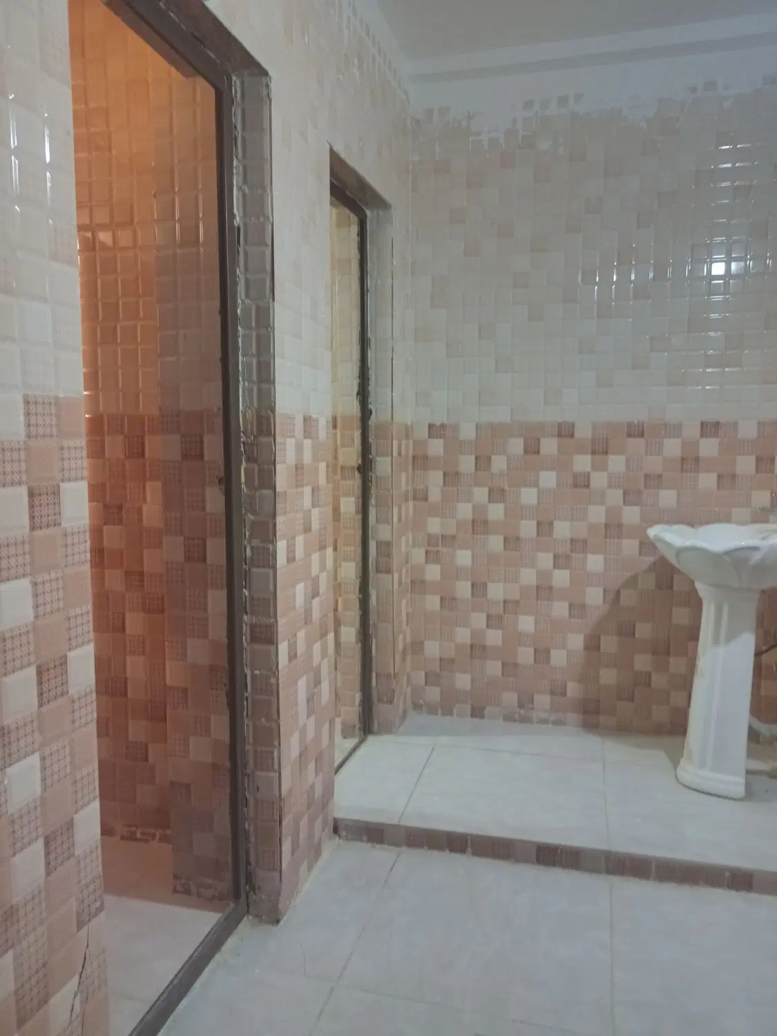 واحد مسکونی دوخوابه طبقه همکف 122 متری