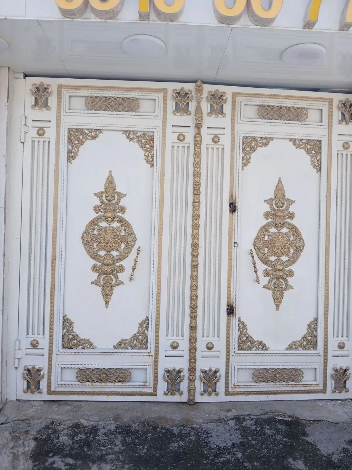 ملک تجاری و مسکونی