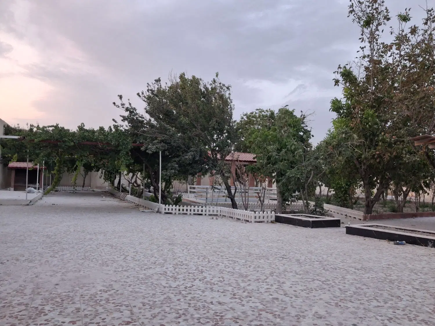 زمین مناسب کارگاه یا باغ رستوران